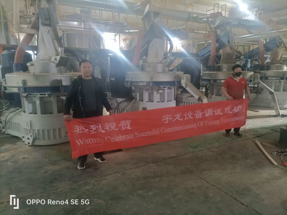 宇龍技術員與客戶合影